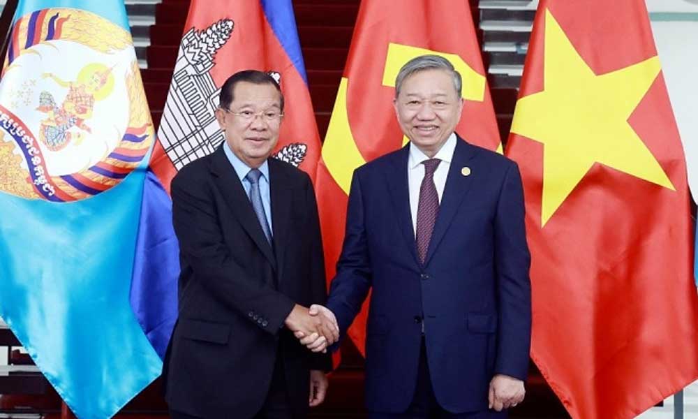 Top leaders of Vietnamese, Cambodian parties meet in HCMC