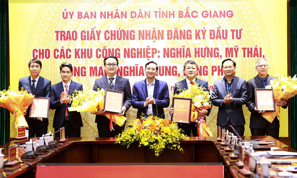 Bac Giang grants Investment Registration Certificates to investors of 4 industrial parks