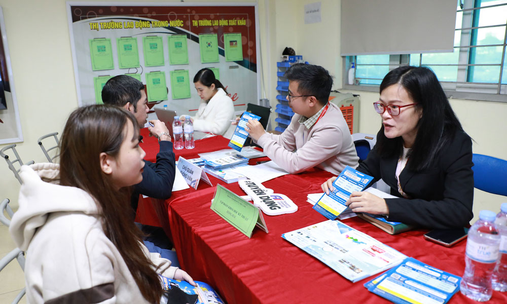 Bac Giang’s businesses supported to recruit more than 25,000 laborers