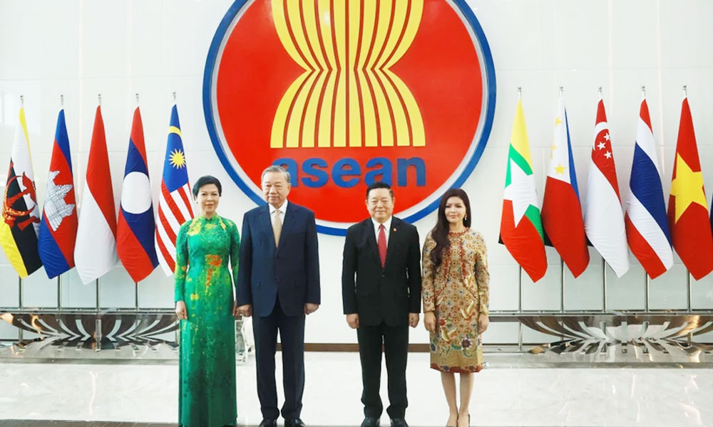 Top Vietnamese leader makes historic visit to ASEAN Secretariat