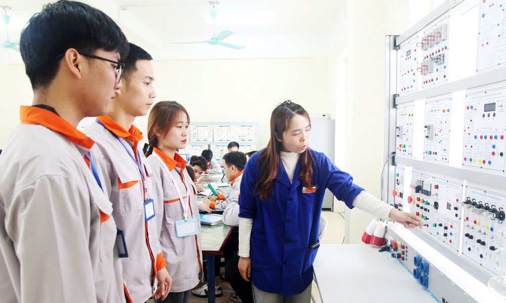 Bac Giang promotes semiconductor industry development