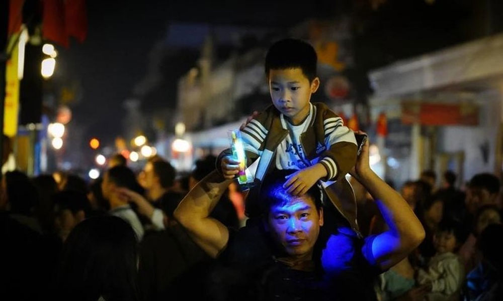 Vietnam saves 448,000 kWh during Earth Hour 2025