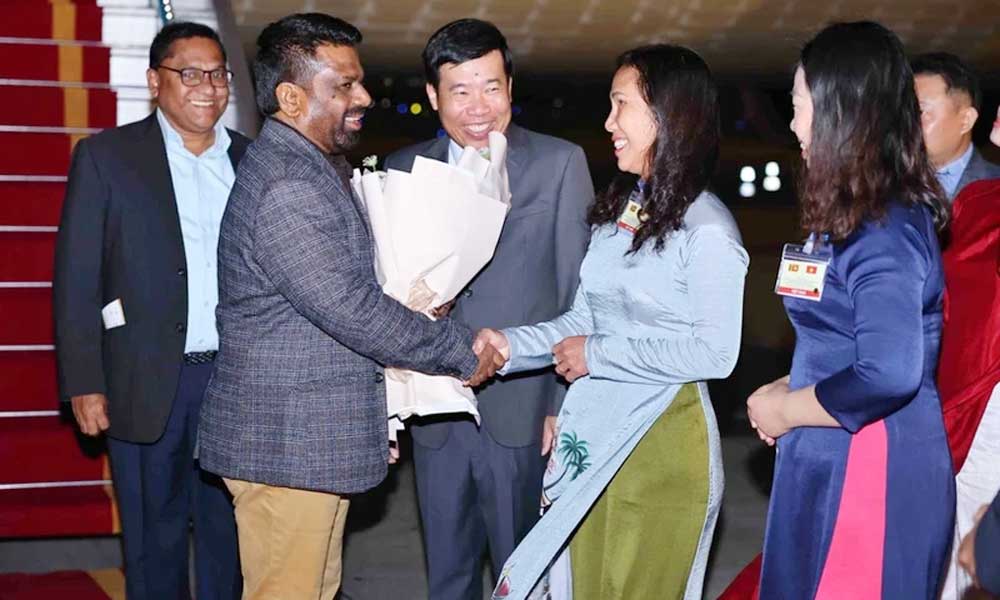 President of Sri Lanka begins state visit to Viet Nam