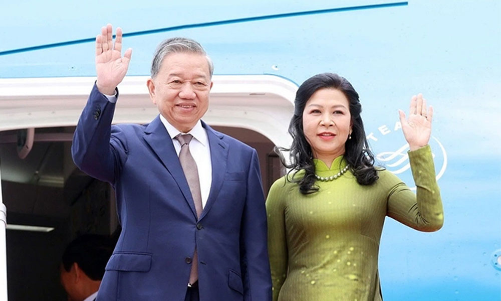 Party leader leaves for visits to Kazakhstan, Azerbaijan, Russia, Belarus