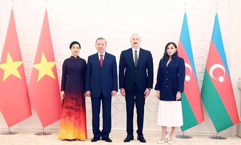 Official welcome ceremony held in Baku for Vietnamese Party chief