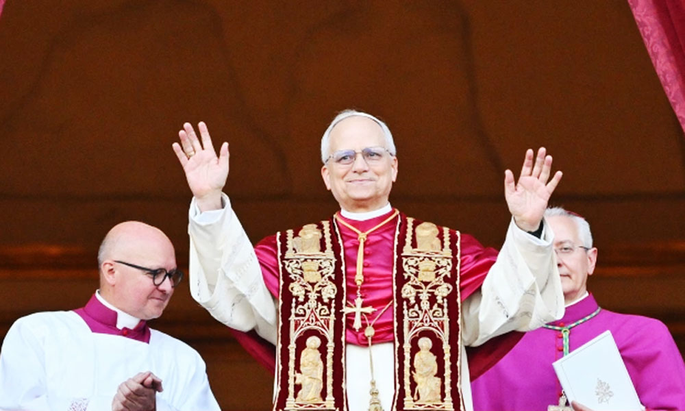 In his first appearance, Pope Leo offers 3 big clues about his papacy