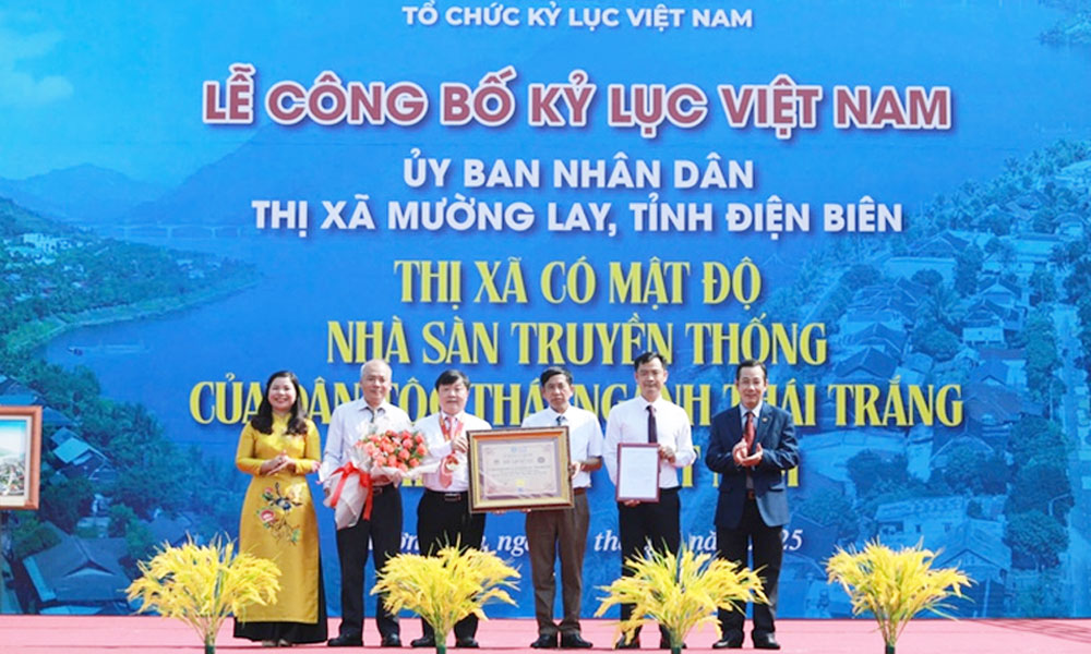 Vietnam's record set for White Thai stilt houses in Muong Lay
