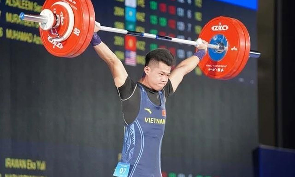 Vietnamese athletes claim two golds at Asian Weightlifting Championships