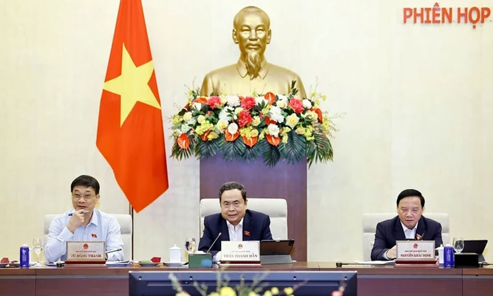 Legal assurance, innovation support key to private sector's development: Top legislator