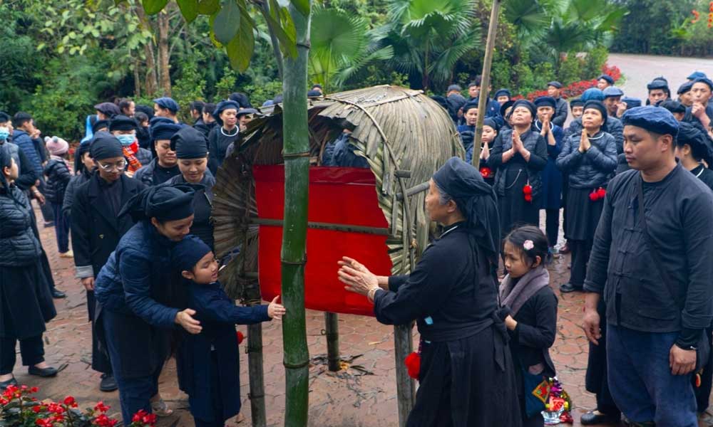 Vietnam’s Tay village, named one of the world’s best tourism destinations, thrives on sharing work, meals, and money