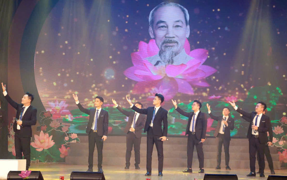 Bac Giang bags 1 gold, 2 silver medals at “Sen Village Singing” festival