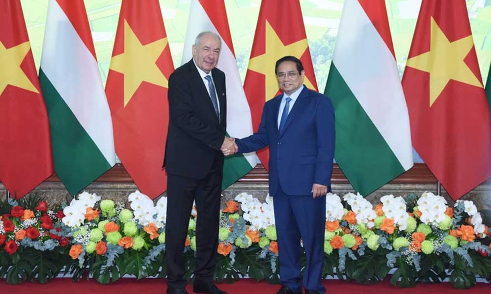 Vietnamese PM Pham Minh Chinh meets with visiting Hungarian President Sulyok Tamas