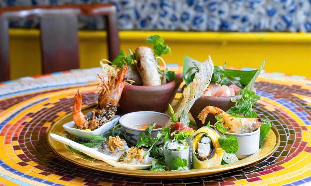 French President Macron enjoys Vietnamese-style spring rolls, vermicelli soup at Hanoi restaurant