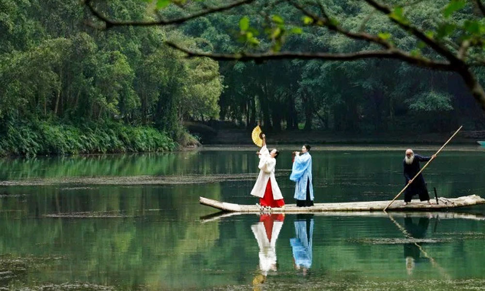 Preserving essence of Vietnamese attire: Journey of Hoa Lu Legacy