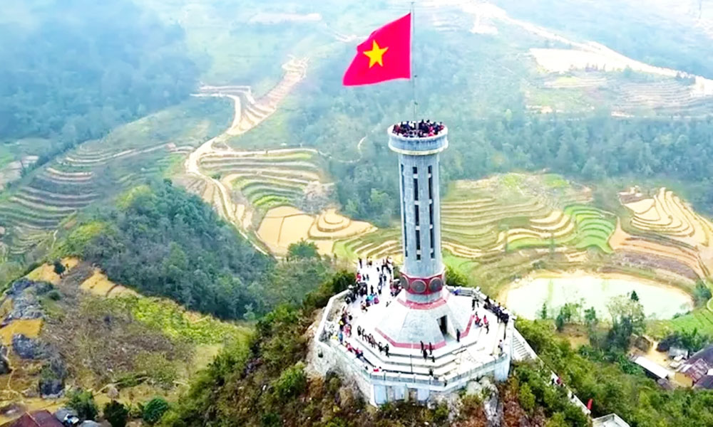 Lung Cu flag tower temporarily closed for restoration
