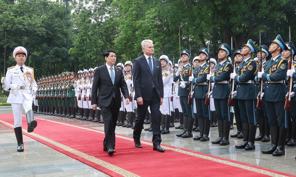 Vietnamese President hosts welcome ceremony for Lithuanian counterpart
