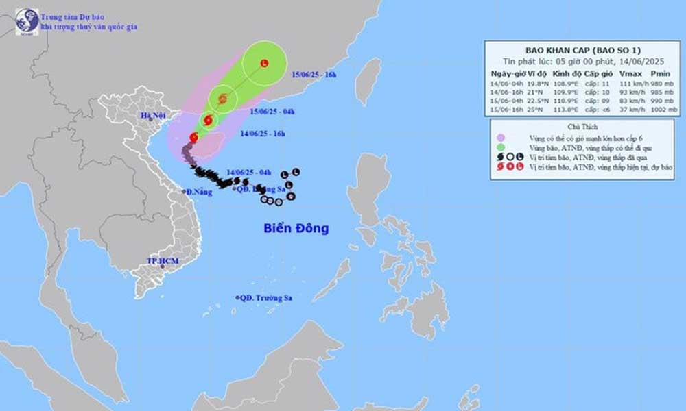 Storm No.1 reaches gusts of level 13, located 140km east of Bach Long Vi Island