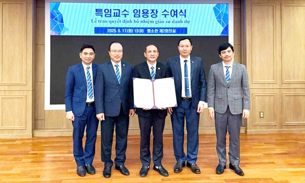 Vietnamese university’s rector appointed honorary professor in RoK