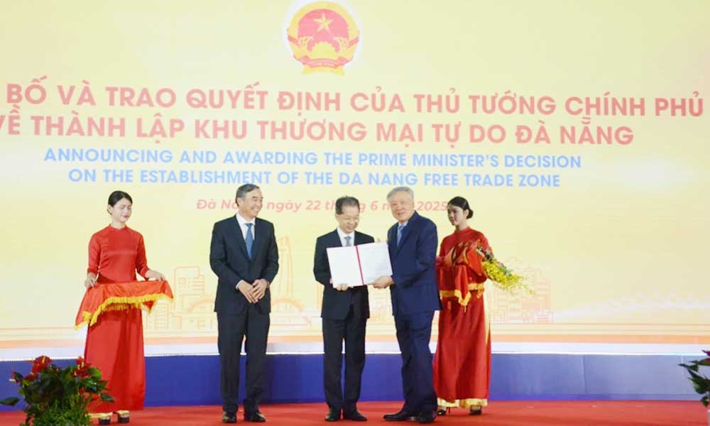 Vietnam establishes first free trade zone in Da Nang