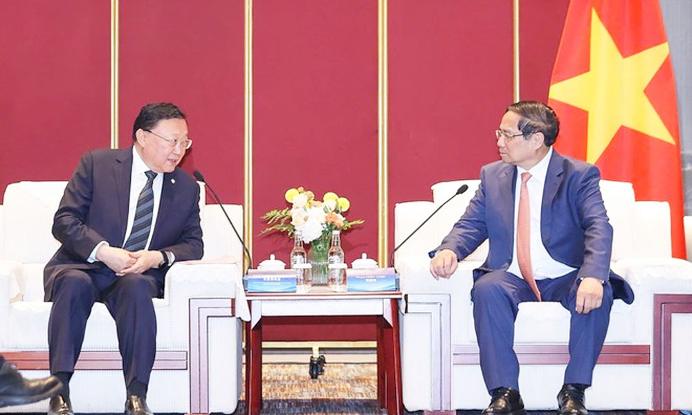 Vietnamese PM meets with Chinese corporations in Tianjin