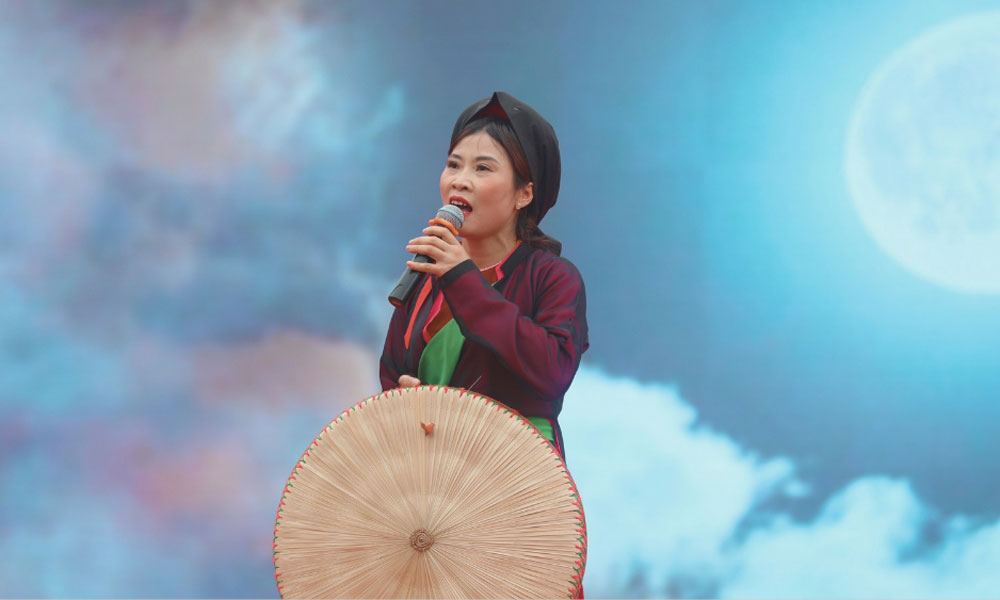 More than 1,000 artisans and actors participate in the Quan Ho Folk Singing Festival in Viet Yen 