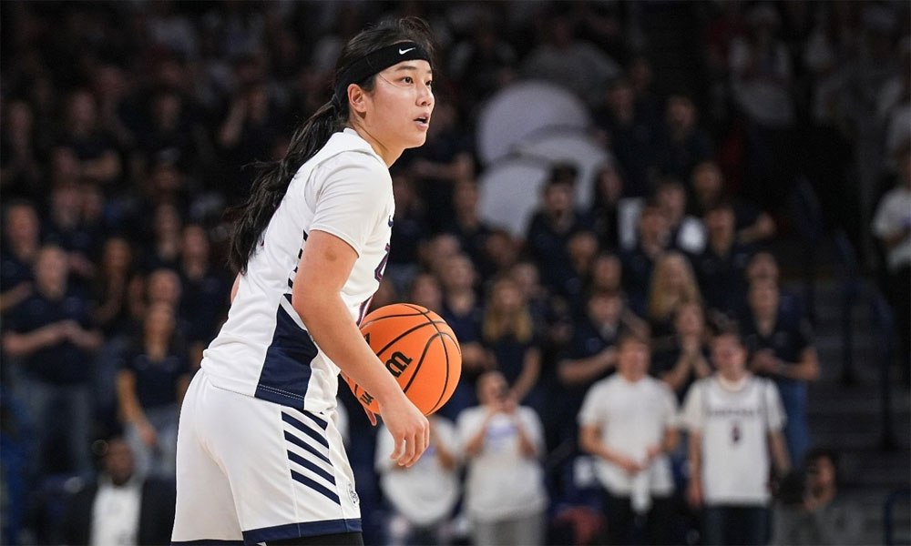 First Vietnamese woman to play in US basketball association