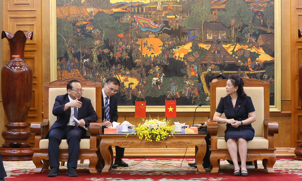 Bac Giang provincial leader Le Thi Thu Hong receives delegation of Nanning City (China)
