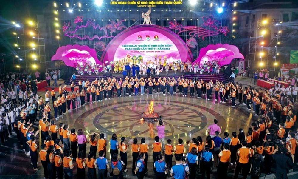 Dien Bien: Vietnamese record established with 500 children joining together for mass ‘Xoe’ folk dance
