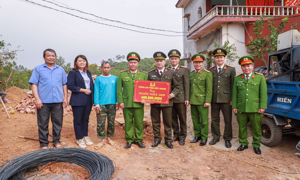  Công an tỉnh Bắc Giang: Hỗ trợ kinh phí xây nhà cho cán bộ có hoàn cảnh khó khăn