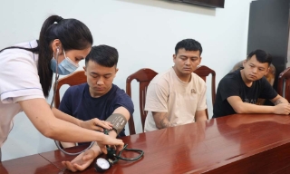 Hỗ trợ 3 công dân Trung Quốc bị ép nhập cảnh trái phép vào Việt Nam về nước