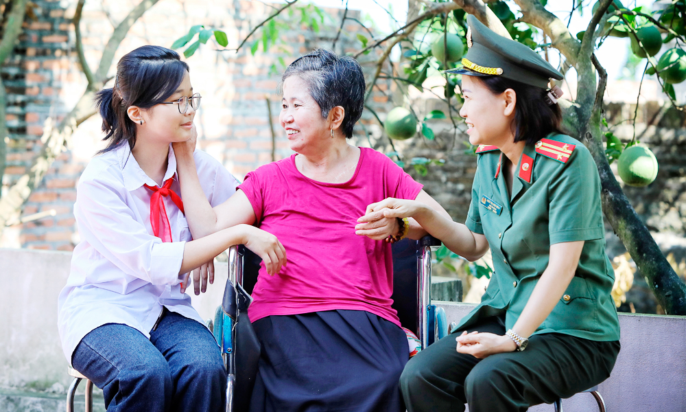 Mẹ đỡ đầu cùng con viết tiếp ước mơ