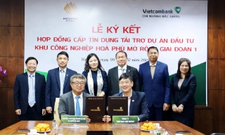 Vietcombank Bắc Giang tổ chức lễ ký kết hợp đồng cấp tín dụng cho dự án Khu công nghiệp Hòa Phú mở rộng giai đoạn 1