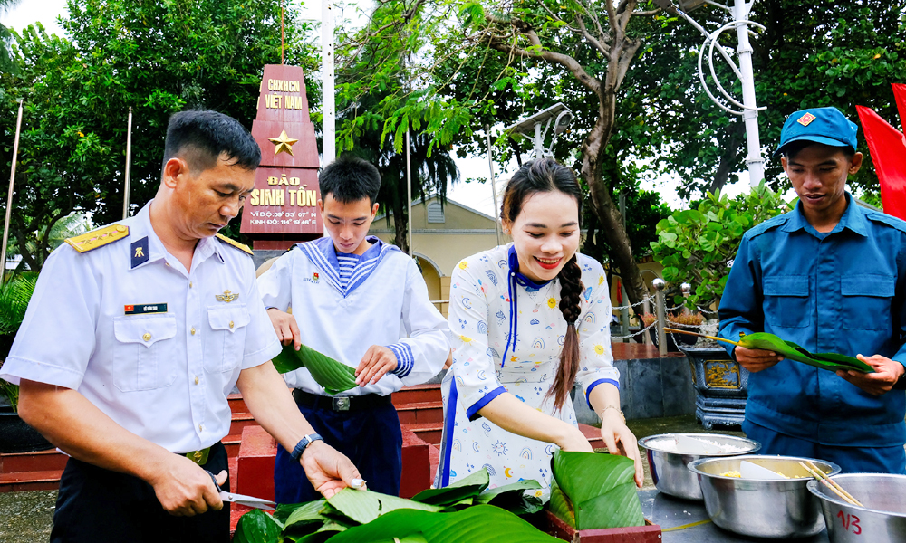  Vững vàng nơi đầu sóng