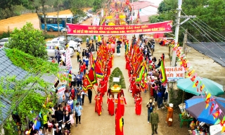 Linh thiêng một dải Hương Sơn