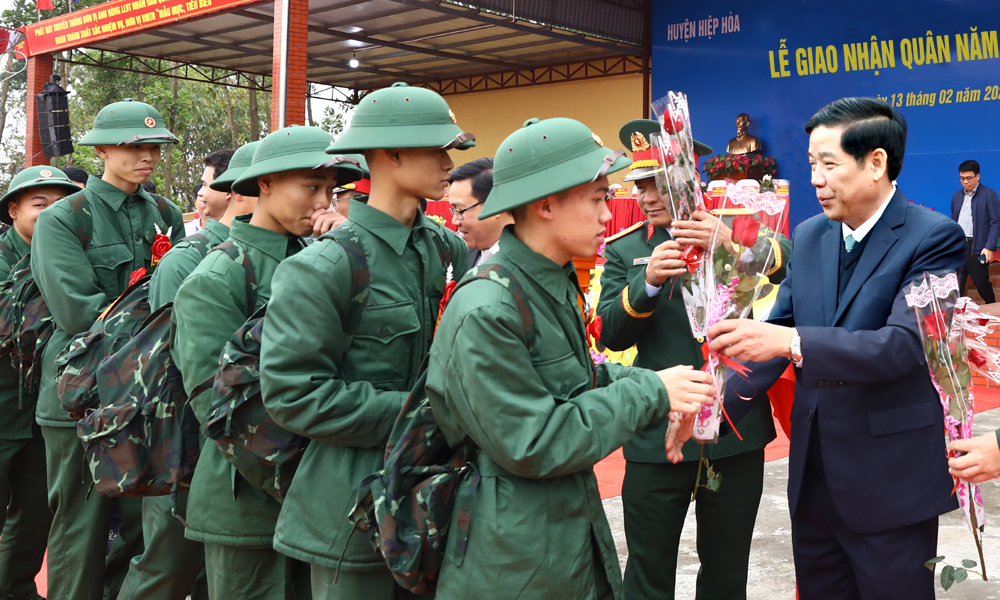  Phát huy truyền thống anh hùng, xây dựng lực lượng vũ trang tỉnh “tinh, gọn, mạnh” 