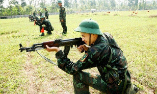 Thi đua "3 tiếng nổ" giỏi ở Trung đoàn 831