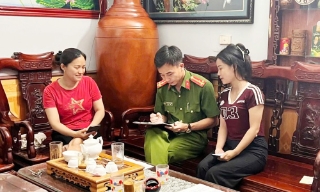 Công an xã Hương Lạc hỗ trợ trả lại 19 triệu đồng cho công dân