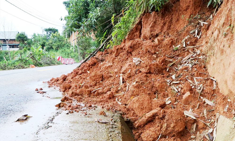  Công bố tình huống khẩn cấp sạt lở đất tại cột điện số 02 đường dây 220kV Sơn Động - Hoành Bồ