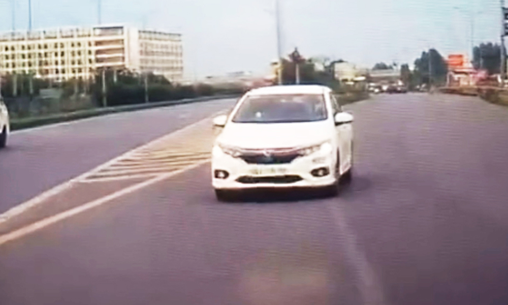  Xử phạt tài xế ô tô đi ngược chiều trên cao tốc Hà Nội - Bắc Giang