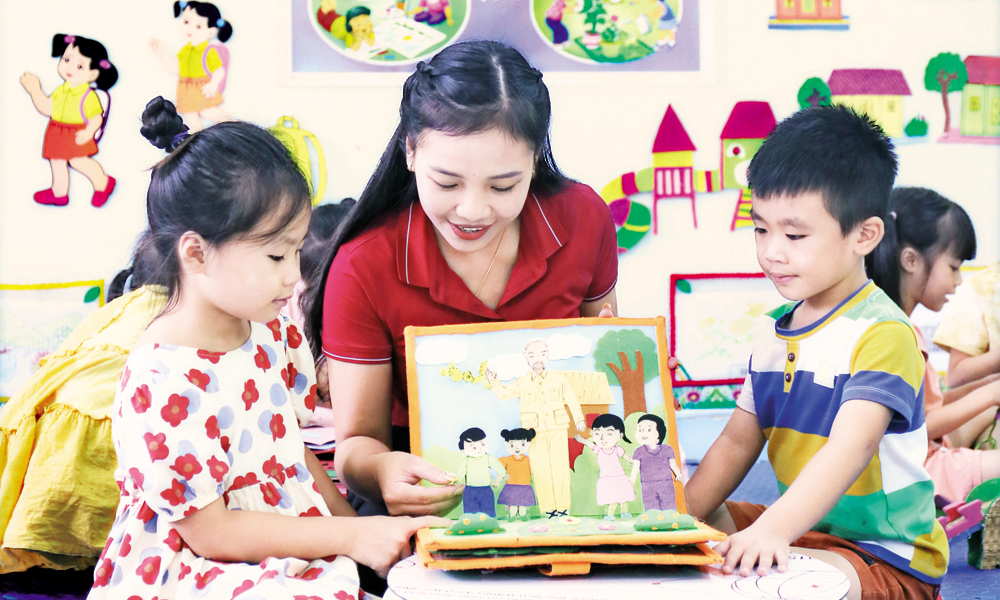  Kỷ niệm 77 năm Ngày Chủ tịch Hồ Chí Minh ra lời kêu gọi thi đua ái quốc 11/6: Đảng viên gương mẫu, lan tỏa thi đua