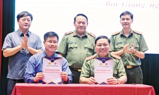 Lực lượng công an thi đua chuyển đổi số