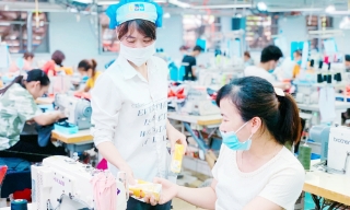 “Giải nhiệt” cho công nhân  mùa nắng nóng