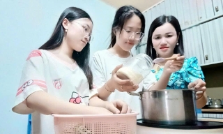 Nhân Ngày Gia đình Việt Nam 28/6: Trọn gánh "hai vai"