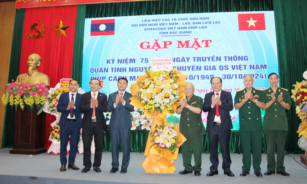  Gặp mặt kỷ niệm 75 năm Ngày truyền thống quân tình nguyện và chuyên gia quân sự Việt Nam giúp cách mạng Lào 