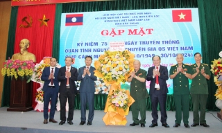 Gặp mặt kỷ niệm 75 năm Ngày truyền thống quân tình nguyện và chuyên gia quân sự Việt Nam giúp cách mạng Lào 