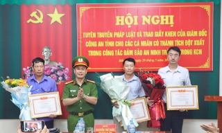 Bắc Giang: Khen thưởng 3 cá nhân trong bảo đảm an ninh khu công nghiệp