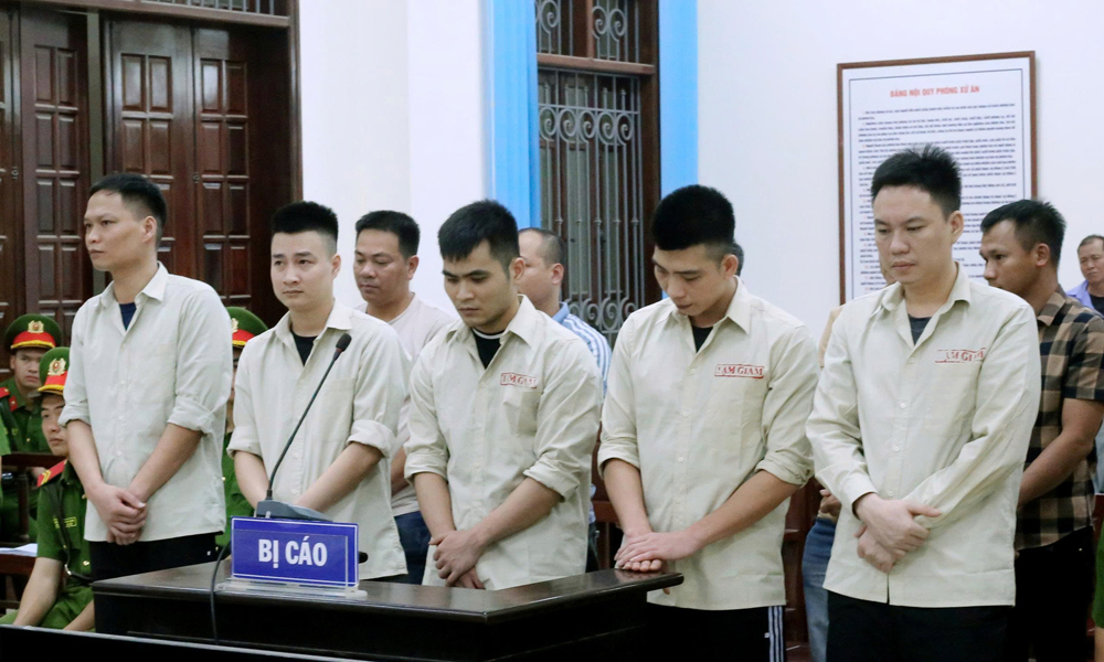  Nghi ngờ gian lận khi đánh bạc, nhóm công nhân giết người