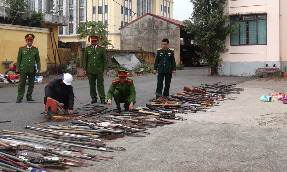  Lạng Giang tiêu hủy nhiều vũ khí, vật liệu nổ, công cụ hỗ trợ và pháo