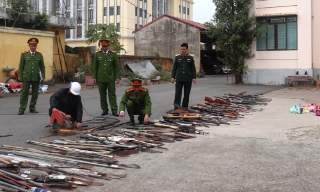 Lạng Giang tiêu hủy nhiều vũ khí, vật liệu nổ, công cụ hỗ trợ và pháo