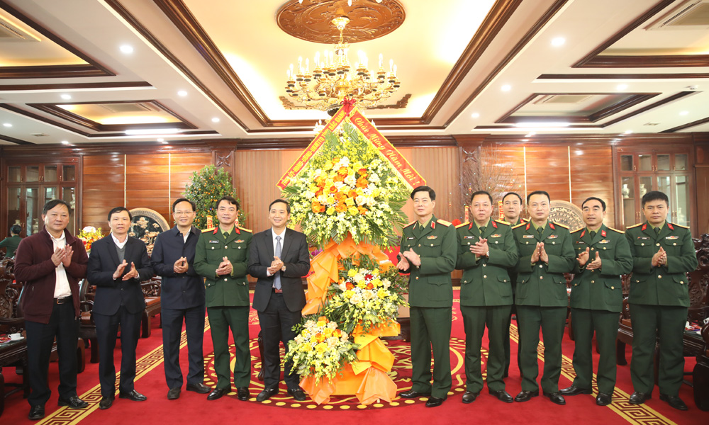  Chủ tịch UBND tỉnh Bắc Giang Nguyễn Việt Oanh thăm, chúc Tết Quân đoàn 12